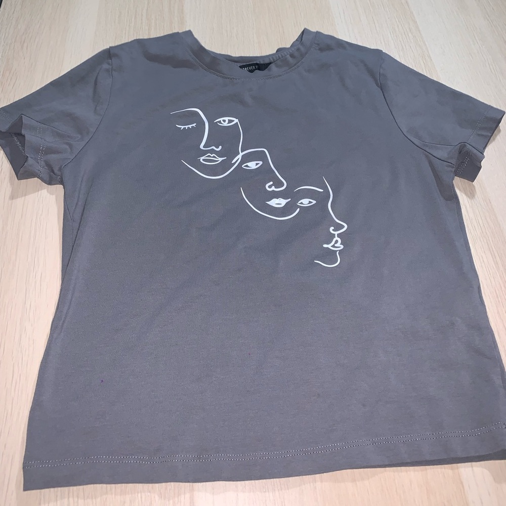 Gray graphic top from forever 21 size medium